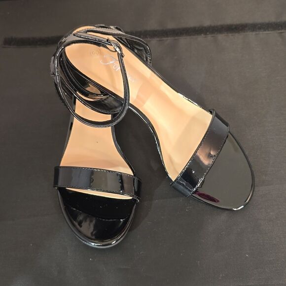 BRAND NEW FOREVER ALMOND TOE LOW BLOCK-HEEL SANDAL - Picture 13 of 16